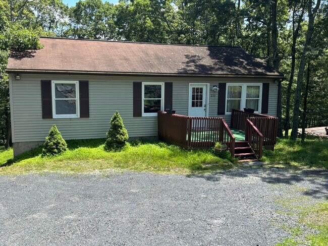 Primary Photo - 211 Mallard Ln