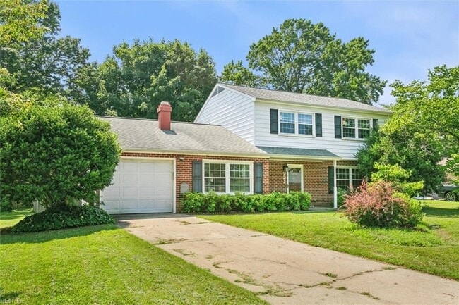 Primary Photo - 221 Commodore Dr