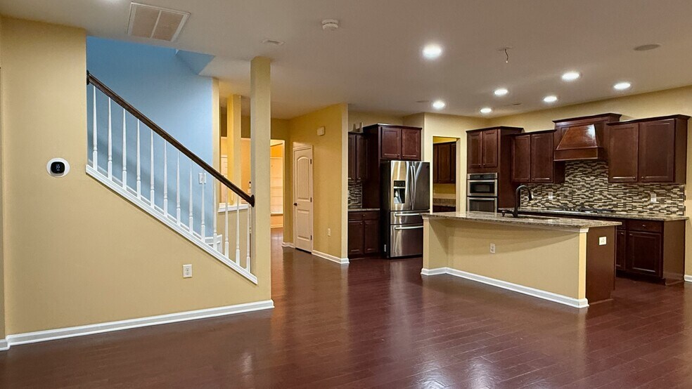 Building Photo - 2101 Chipley Dr