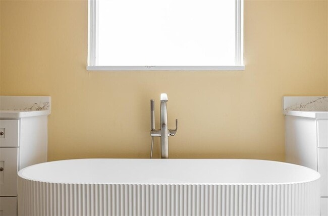 Building Photo - 3204 W Empedrado St