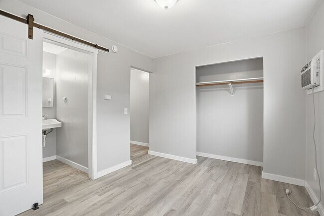 Building Photo - 547 E Fairview Ave