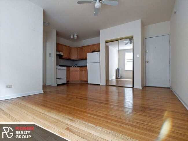 Building Photo - 910 W Dakin St