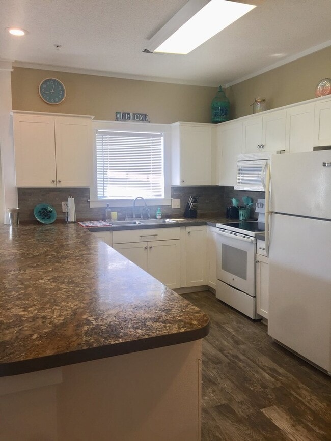 Building Photo - Azalea Lakes - Fully Furnished Long Term Rental in Myrtle Beach, SC