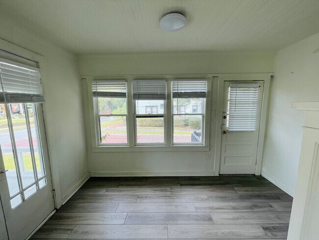 Building Photo - 802 South Blvd