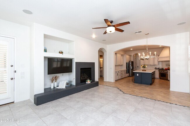 Building Photo - 2310 W Sienna Bouquet Pl