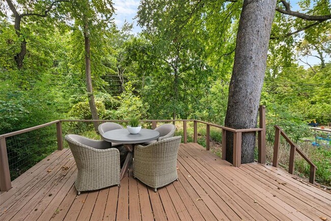 Building Photo - 2108 Rountree Dr