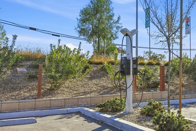 Building Photo - 2081 Acara Cir