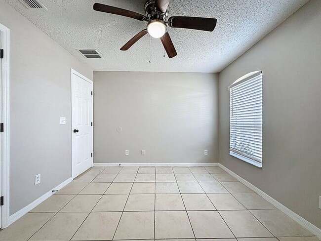 Building Photo - Charming 3-Bedroom Rental in Poinciana