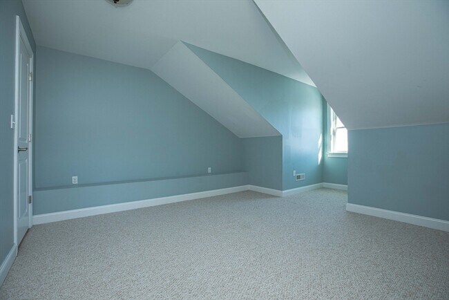 Building Photo - 8 Summer Hill Cir