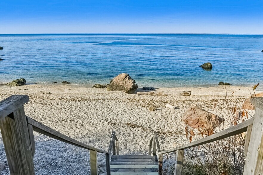 Building Photo - 605 Circle Dr