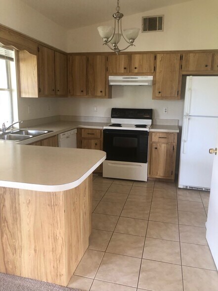 Kitchen - 4109 SW 6th Pl