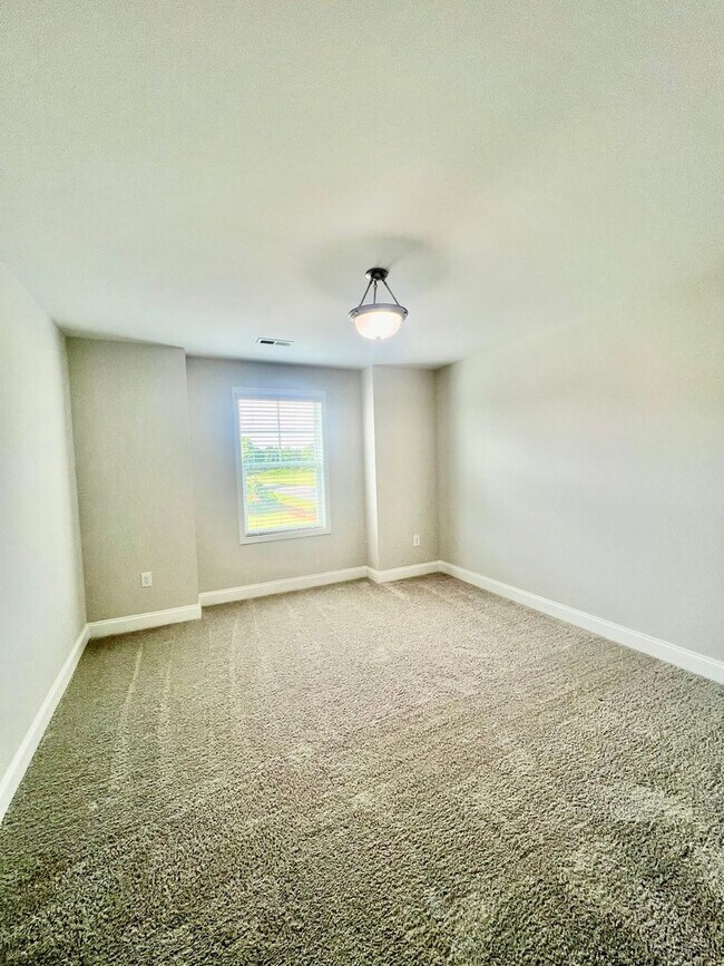 Building Photo - Stunning 4BR 3BA Home in Colfax