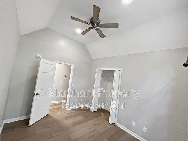 Building Photo - 7 Waxwing Ct