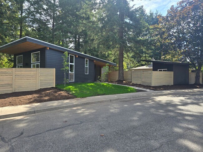 Building Photo - 7024 SW 152nd Ave