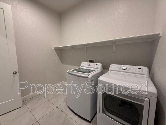 Building Photo - 614 Madrone St