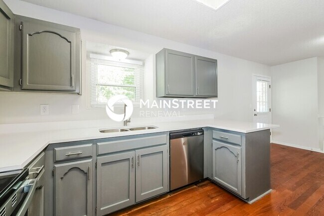 Building Photo - 3 Bedroom Pet-Friendly Home in INDEPENDENCE, MO with Main Street Renewal