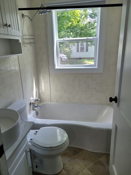 Bathroom - 913 Virginia Ave
