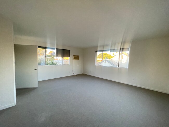 Building Photo - 1362 S Stanley Ave