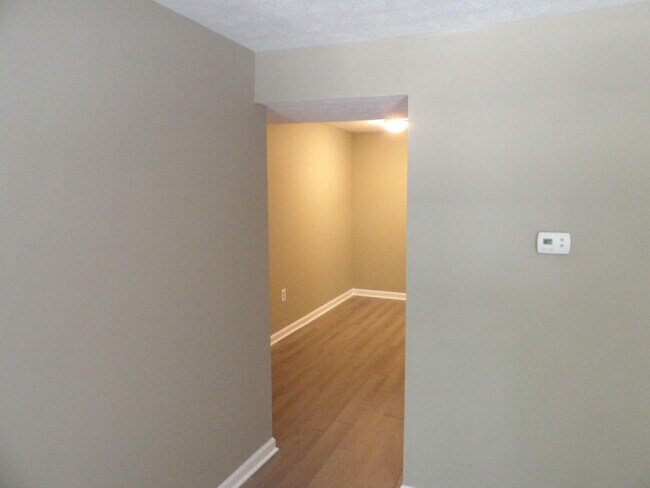 Building Photo - 244 Meadowview Dr