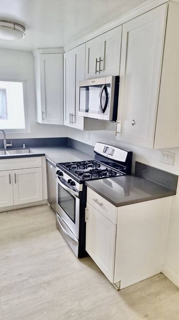 Interior Photo - 1549 W 224th St