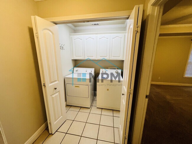 Building Photo - 1114 Otis St