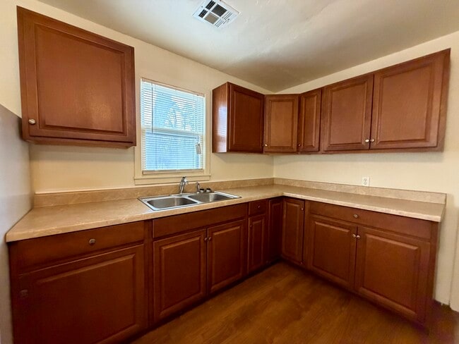 Building Photo - 900 S Mill St