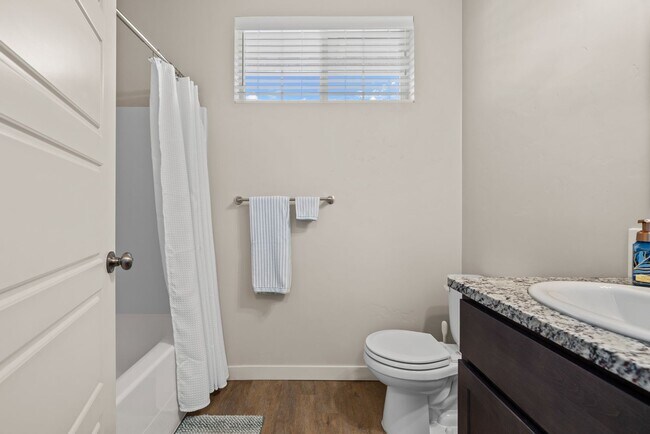 Building Photo - Beautiful Home in Garden City!