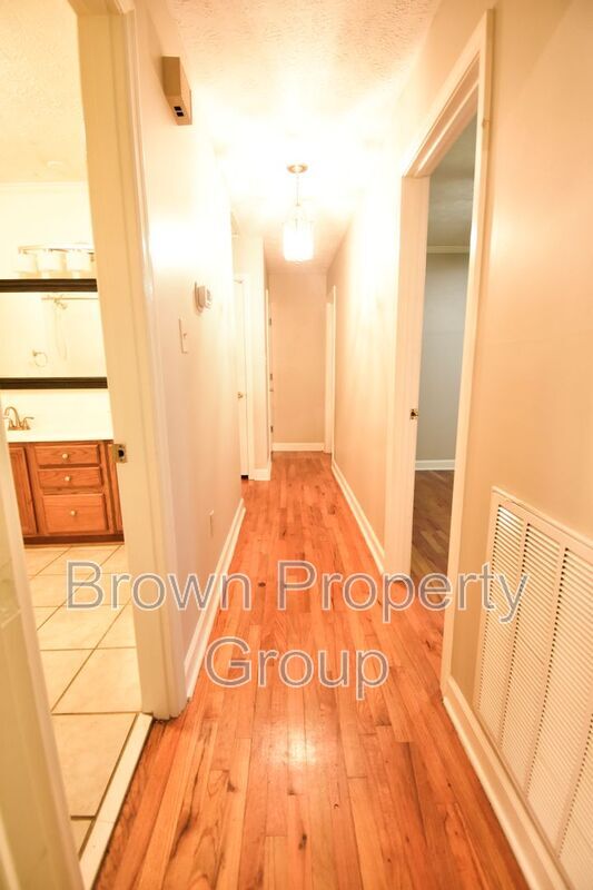 Building Photo - 5115 Lake Valley Dr