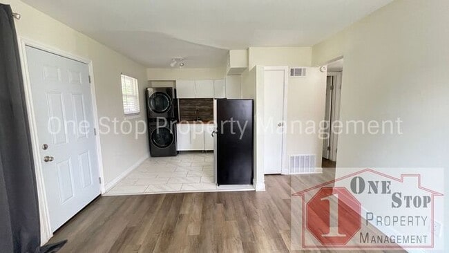 Building Photo - 2-Bedroom, 1-Bathroom duplex in Lees Summit