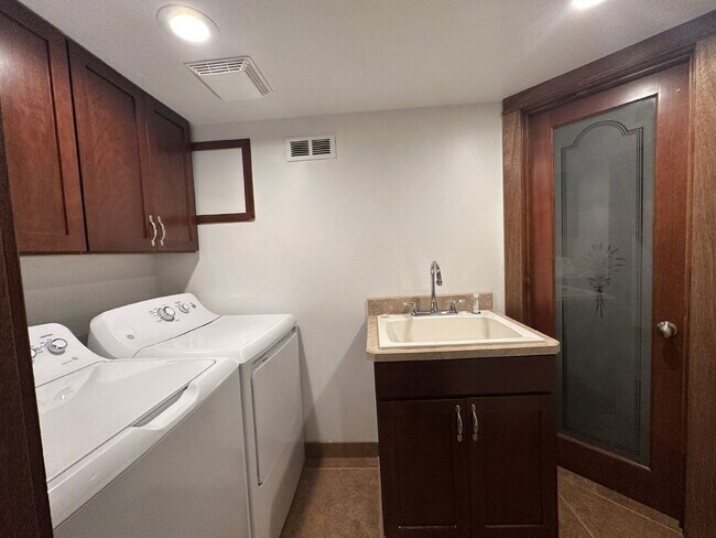 Building Photo - 607 NW Federal St