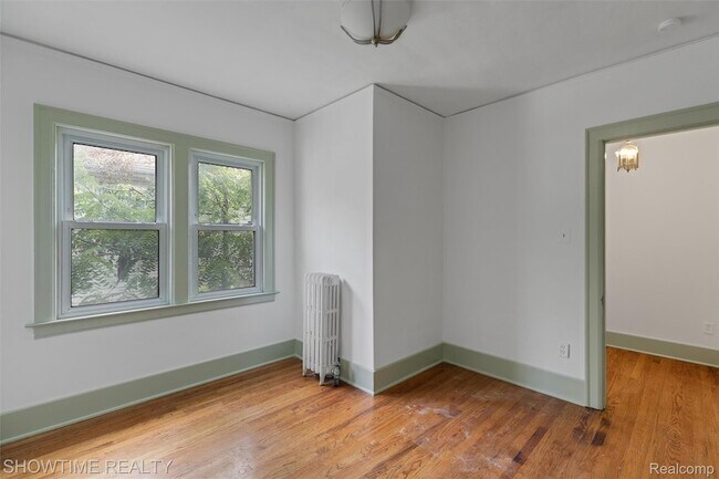 Building Photo - 2410 Yale Ave