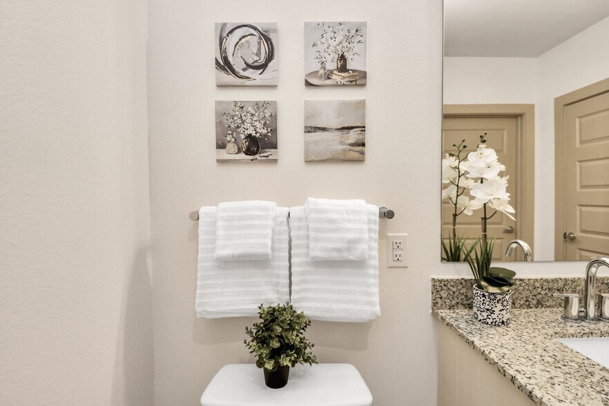 Building Photo - 18210 Park Row Blvd