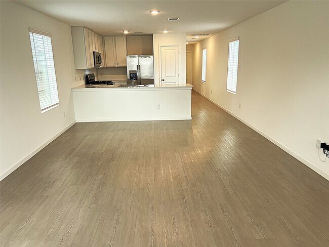 Building Photo - 18210 Via Aurelia Dr