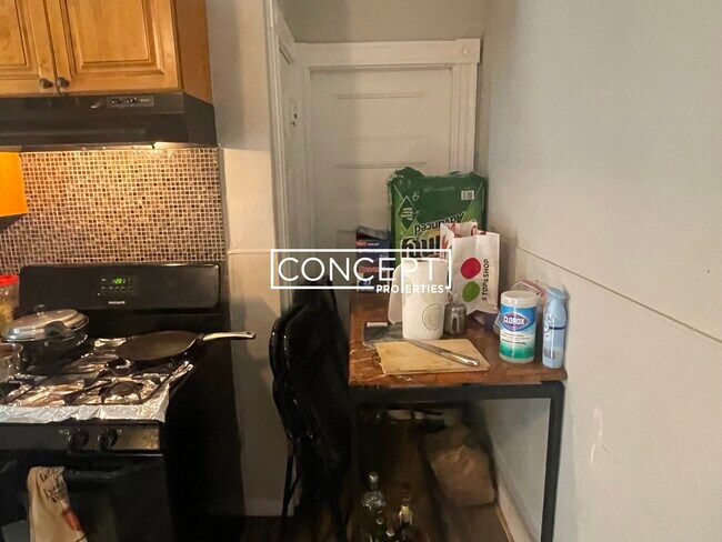 Building Photo - 65 Hillside St