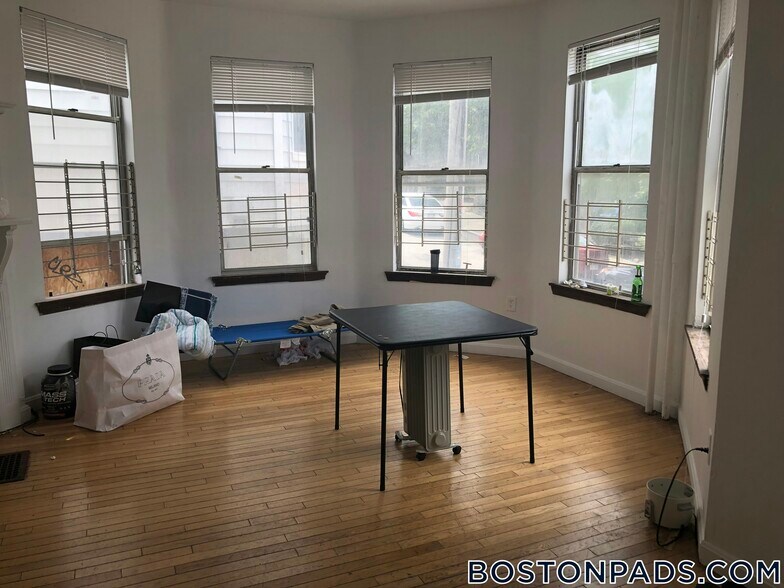 Building Photo - 10 Parker Hill Ave