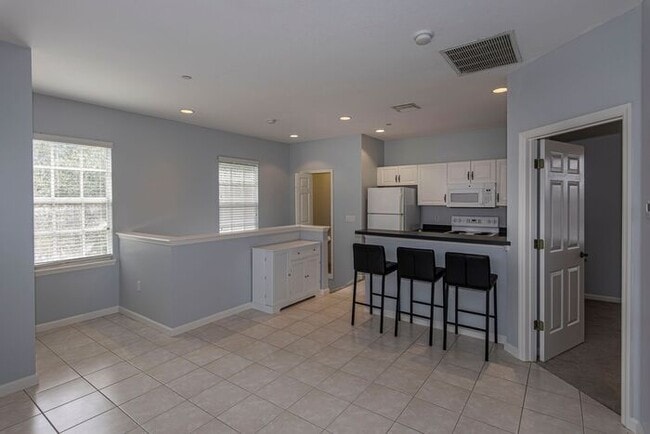 Building Photo - Cozy 1 bedroom/1 bath garage apartment in ...