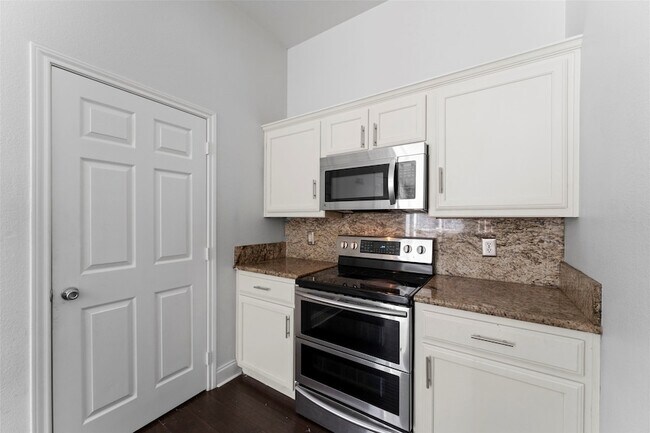 Building Photo - 919 Kim Ln