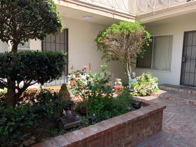 Garden Area - 1740 N Kingsley Dr