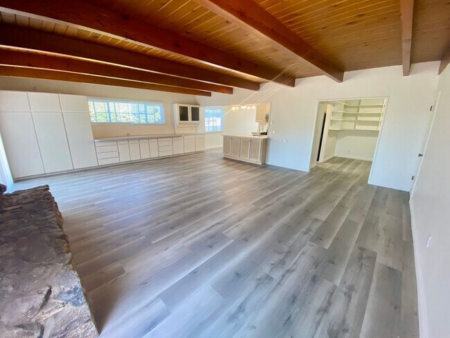 Building Photo - 3-Bed, 1-Bath Home, + Bonus Room/Office .....