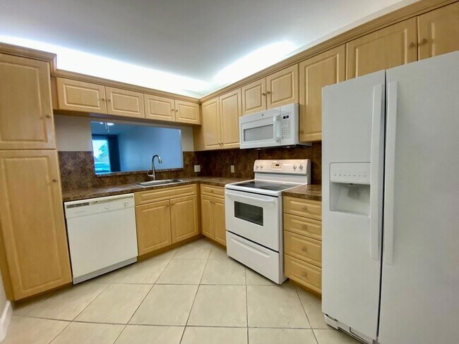 Building Photo - 3051 N Course Dr