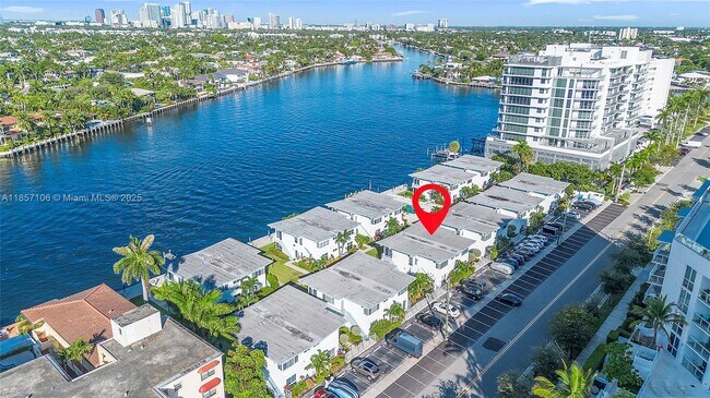 Building Photo - 425 Bayshore Dr