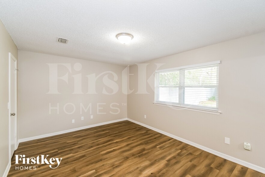 Building Photo - 3254 Remler Dr S