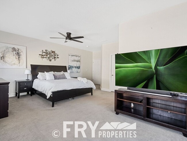 Building Photo - Beautiful Townhome in a Great Location