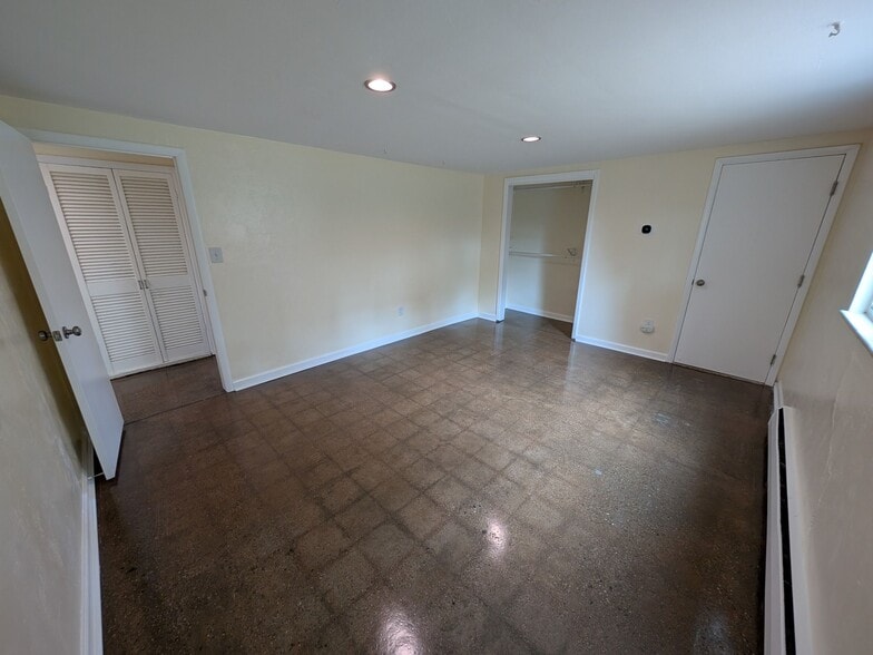 Building Photo - 790 Depew St