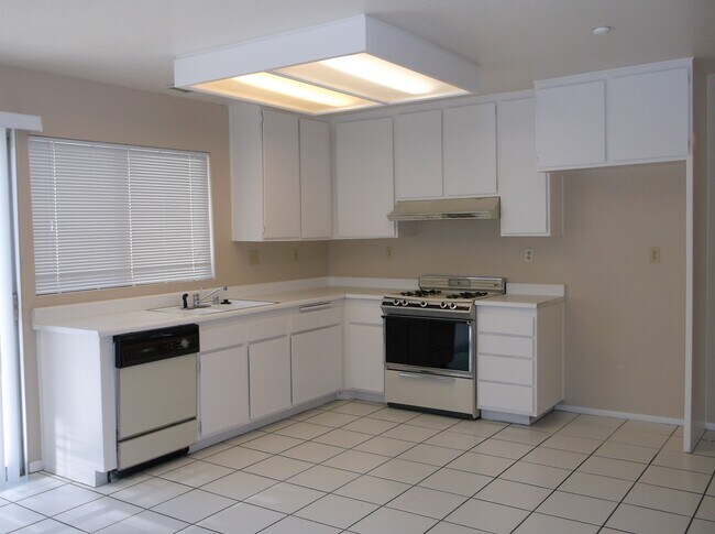 Building Photo - 7245 Great Oak Ave