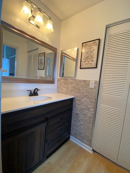 Building Photo - 416 Buttonwood Pl