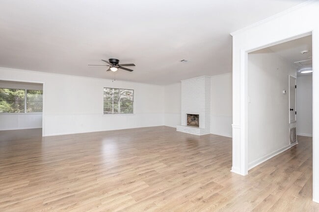 Building Photo - Home for Rent on the Bayou