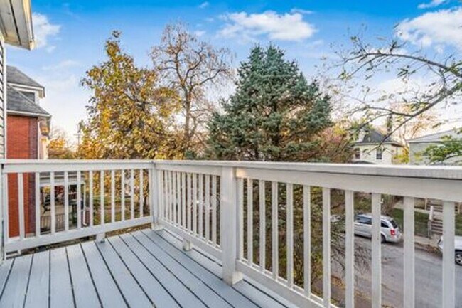 Building Photo - 360 N Garfield Ave