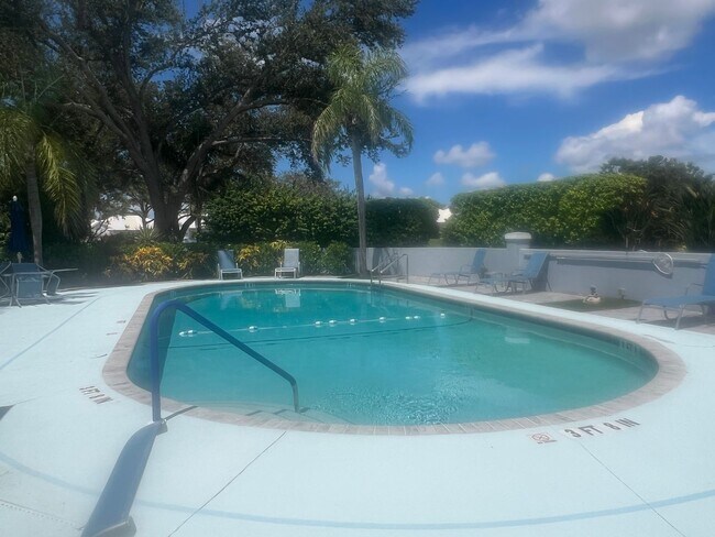 Building Photo - Fabulous Newly available Seasonal Rental i...