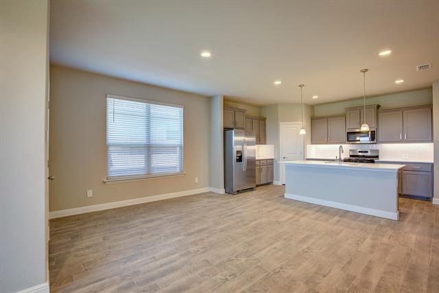 Building Photo - 2213 Dyre Dr